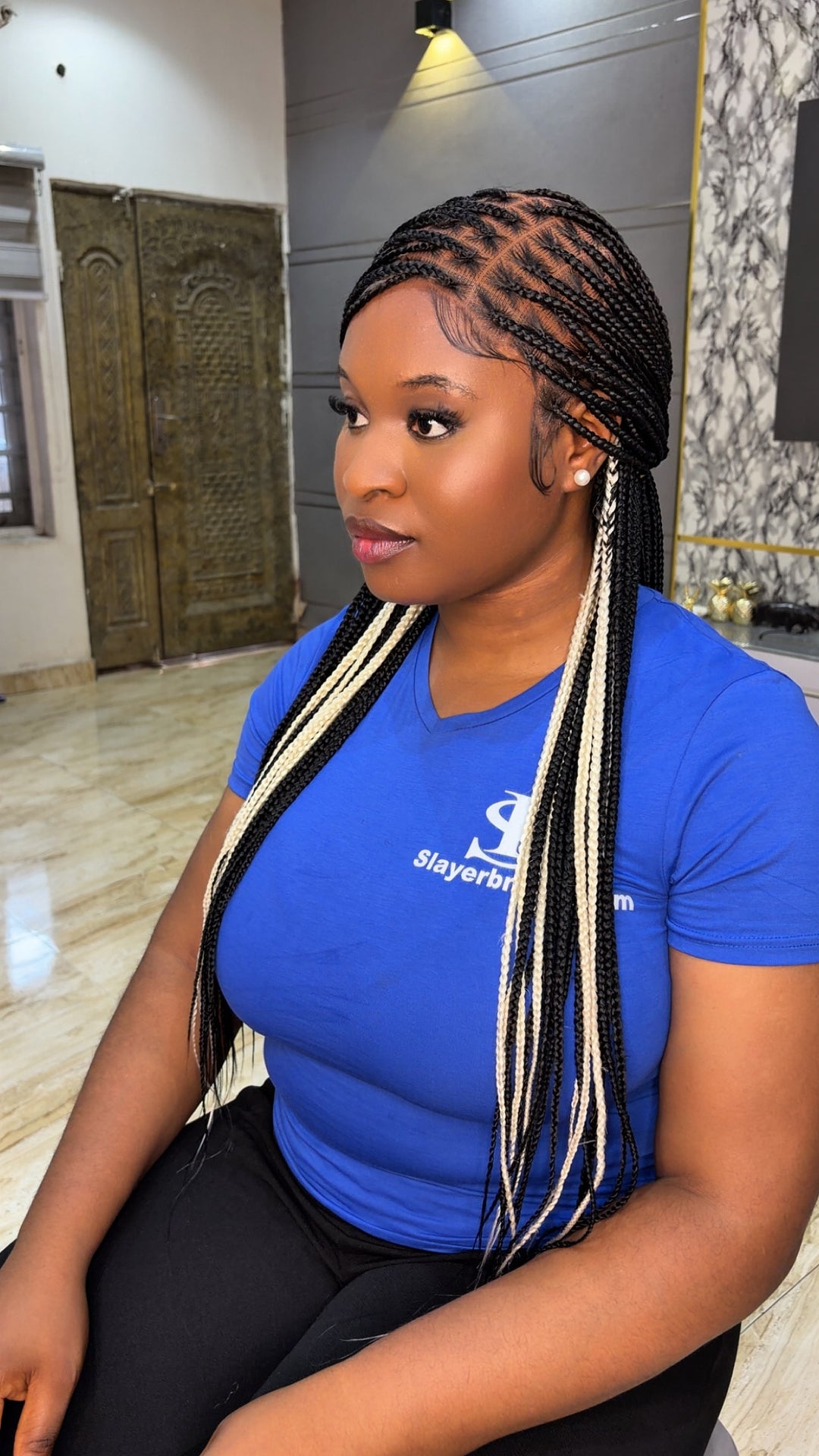 Smedium ponytail Knotless Wig: Peekaboo braids
