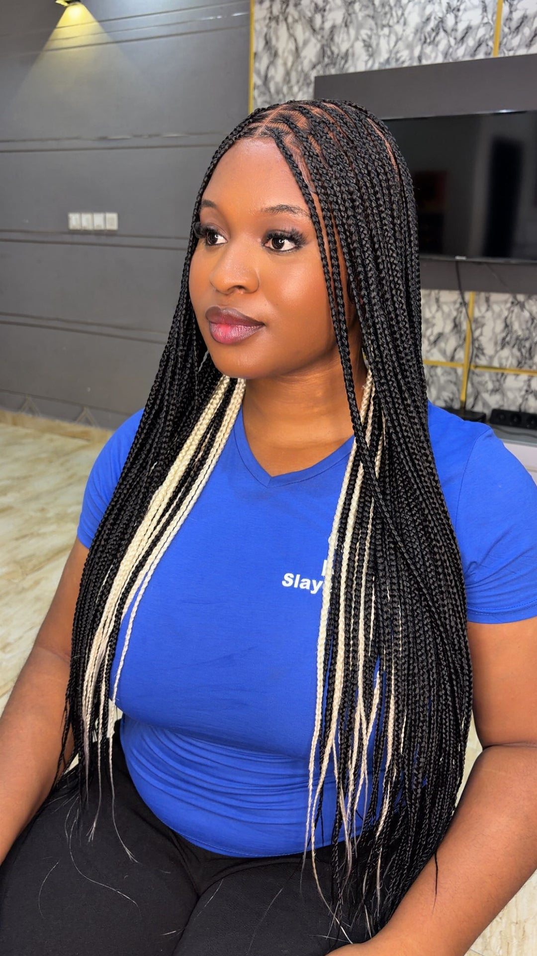 Smedium ponytail Knotless Wig: Peekaboo braids